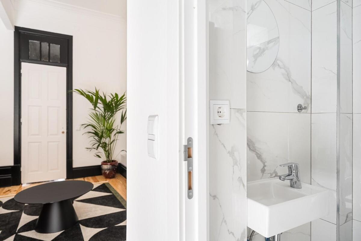 Terraced In The Heart Of - Free Parking *