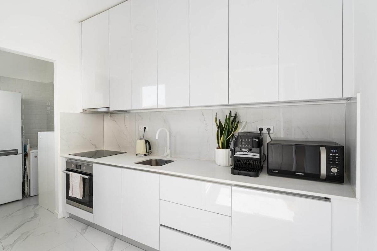 Terraced In The Heart Of - Free Parking *