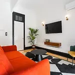 Terraced Apartment In The Heart Of Porto - Free Parking